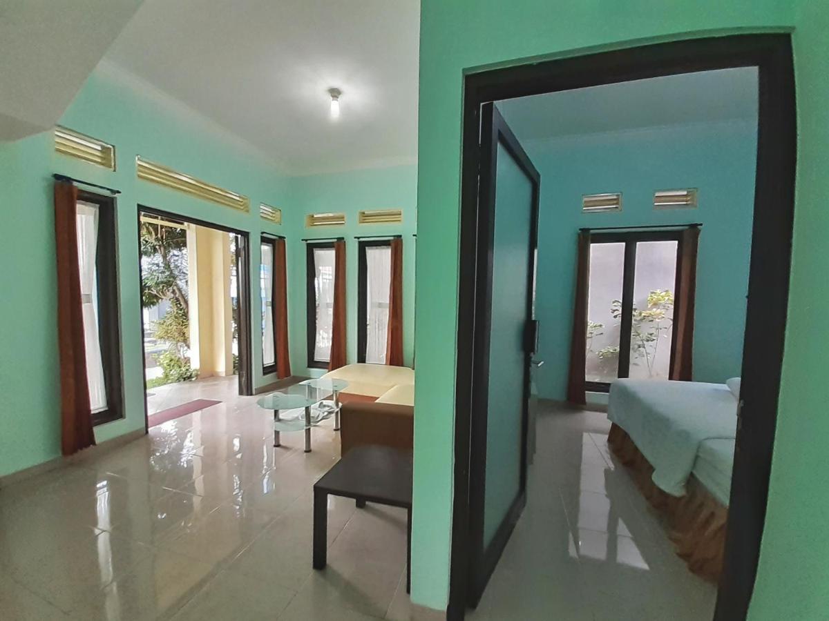 Villa 3 Bedroom Edelweis No. 7 Near Museum Angkut 바투 외부 사진