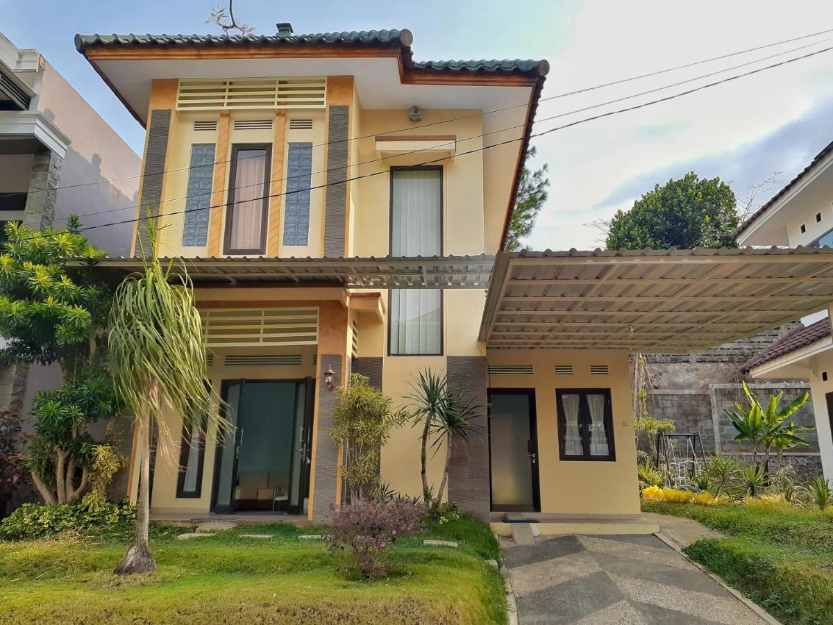 Villa 3 Bedroom Edelweis No. 7 Near Museum Angkut 바투 외부 사진